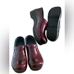 EU 41 Dansko Professional Clogs